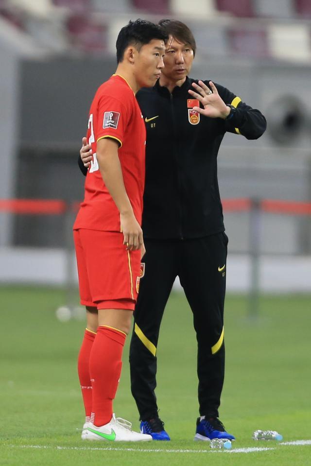 1634068173942006070.jpg 球速官方-犯错梅开二度!国足21岁中卫学费要交到何时?